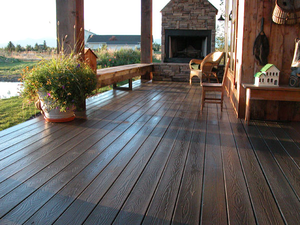 Low maintenance deck